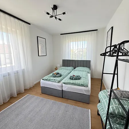 Apartment Moderne Terrassenwohnung In